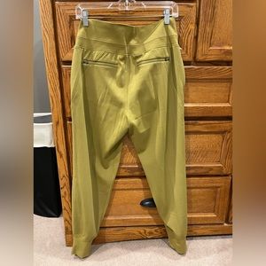 Venice jogger in Tapestry gold